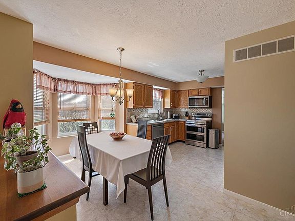 4th image of 8136 Surrey Brook Pl