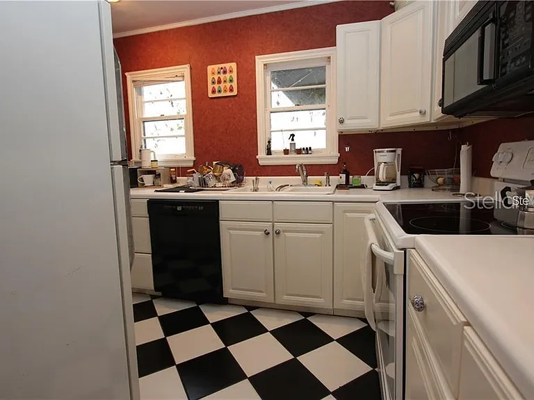 417 E Gore St — Photo 12