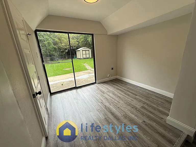 517 Cherry Ln — Photo 6