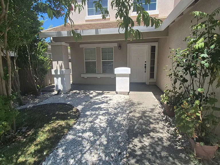 170 Bombay Cir — Photo 3
