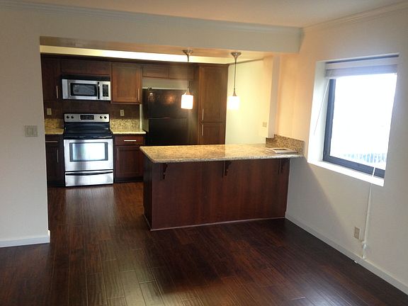 5th image of 500 North St