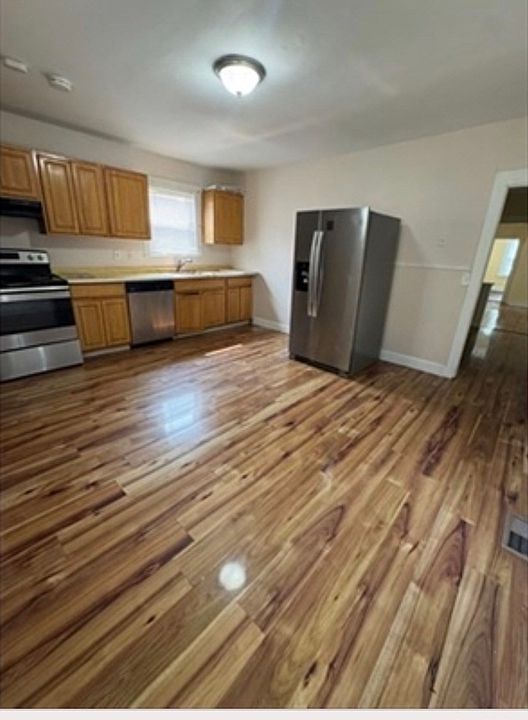 1st image of 140 Clifton Ave