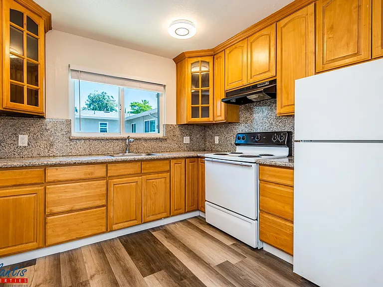 2365 Sutter Ave — Photo 3
