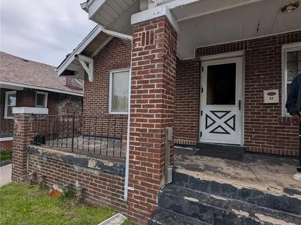 32 Blakemore Pl, Saint Louis, MO 63121
