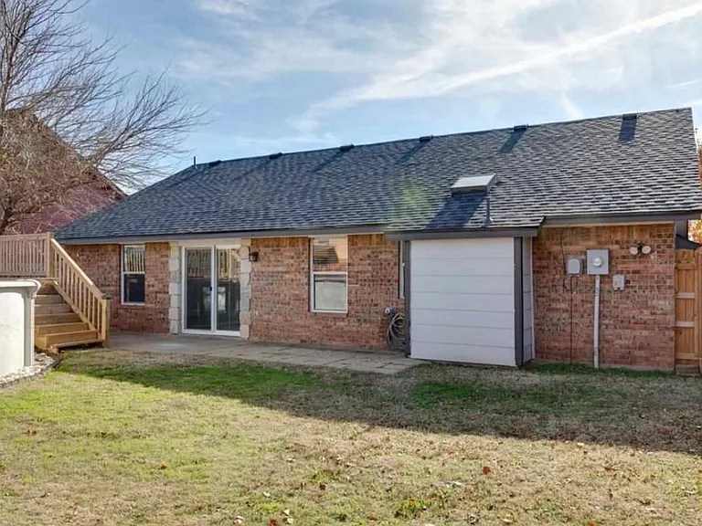 4303 SW Wolf St — Photo 26