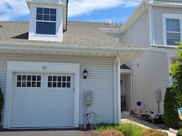 22 Cricket Court, Shirley, NY 11967