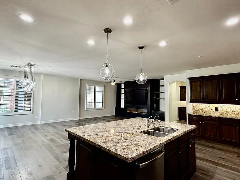 1777 W Ocotillo Rd — Photo 11