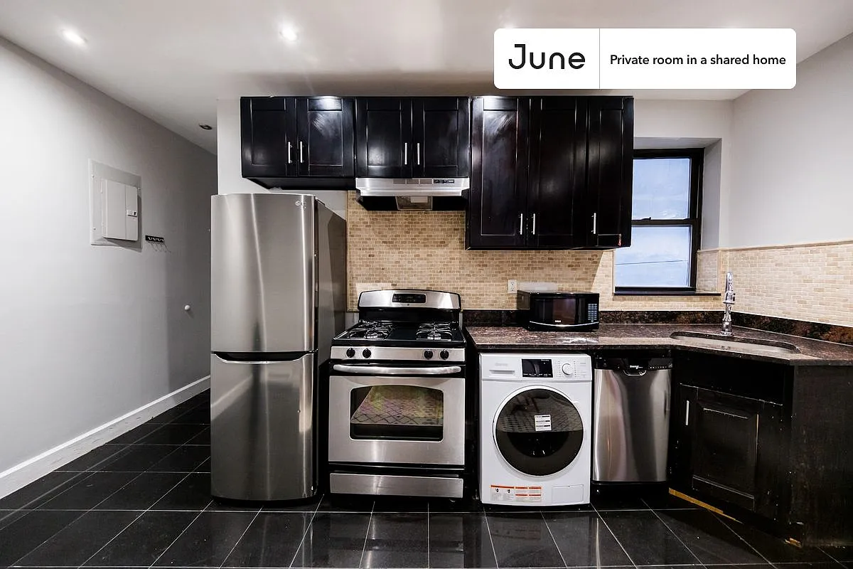 Full bedroom in 3 bed/1 bath home in Central Harlem #1831 B — Photo 4