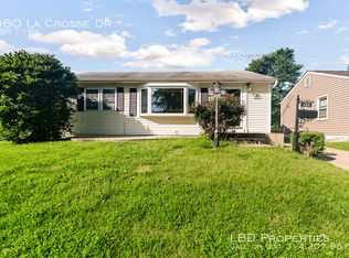 860 La Crosse Dr, Florissant, MO