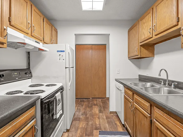 Heritage Heights Apartments — Photo 36