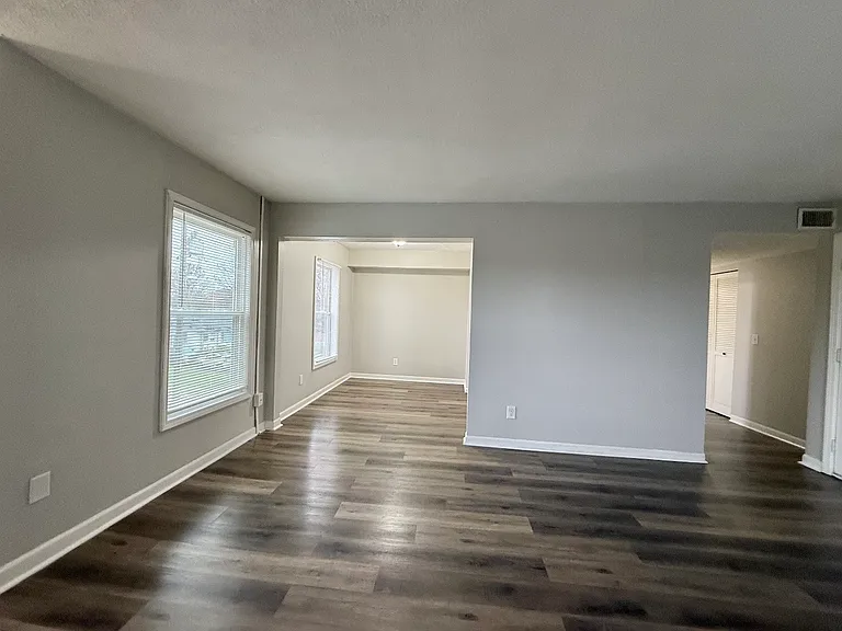 204 N Marshall Ave #5 — Photo 2
