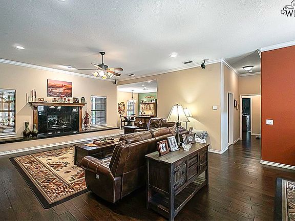 2nd image of 4157 Candlewood Cir