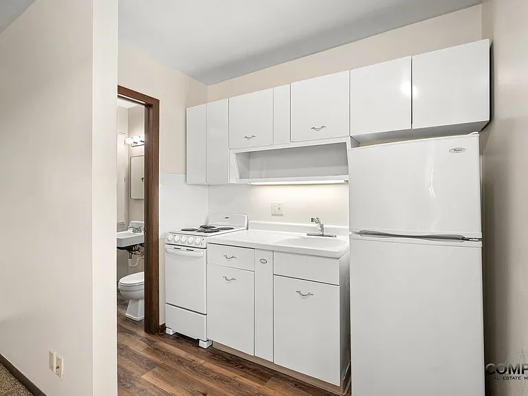 1025 W. MacArthur Avenue — Photo 8