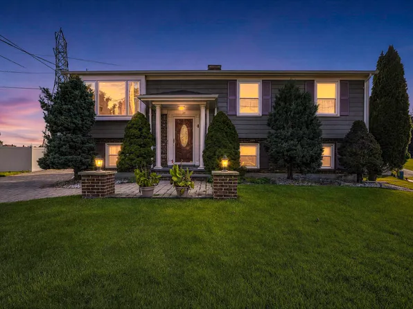 21 Cardosi Ct, Pawtucket, RI 02861