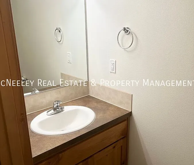 480 Lair Ln — Photo 3