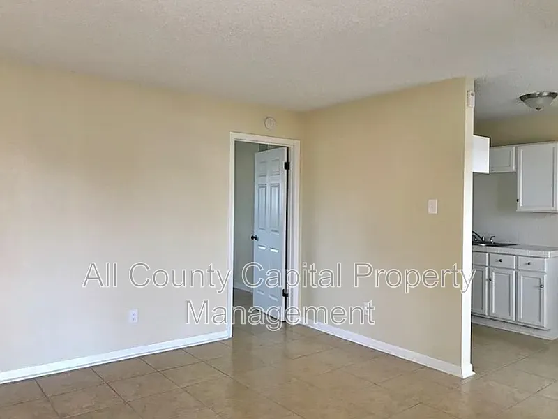 1 bed, 1.0 bath, 500 sqft, $495 — Photo 3
