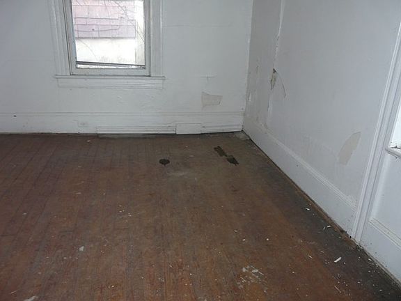 2nd image of 212 Campbell St