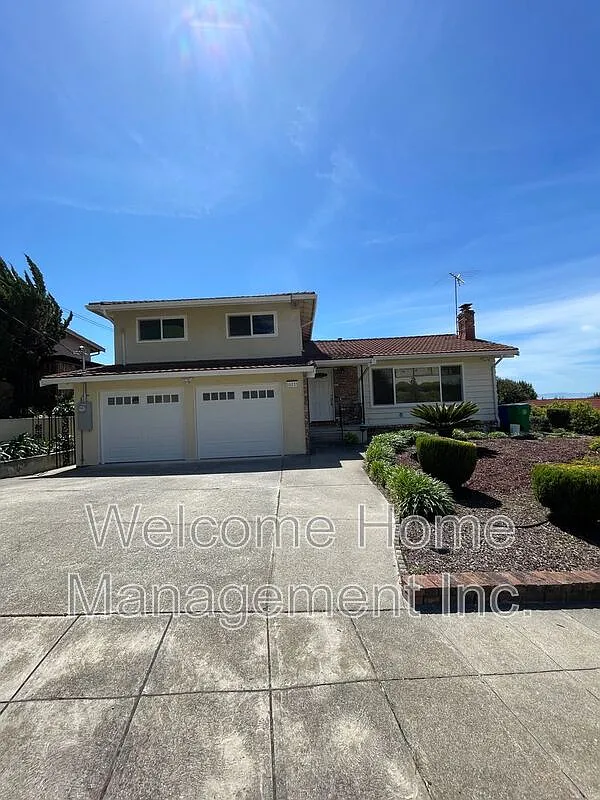 Building Photo - 16233 San Remo Dr
