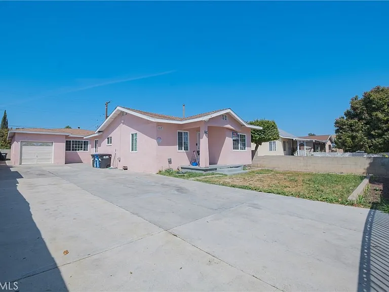 4433 Triggs St E — Photo 2