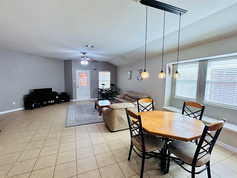 2512 Ericanna Ln — Photo 10