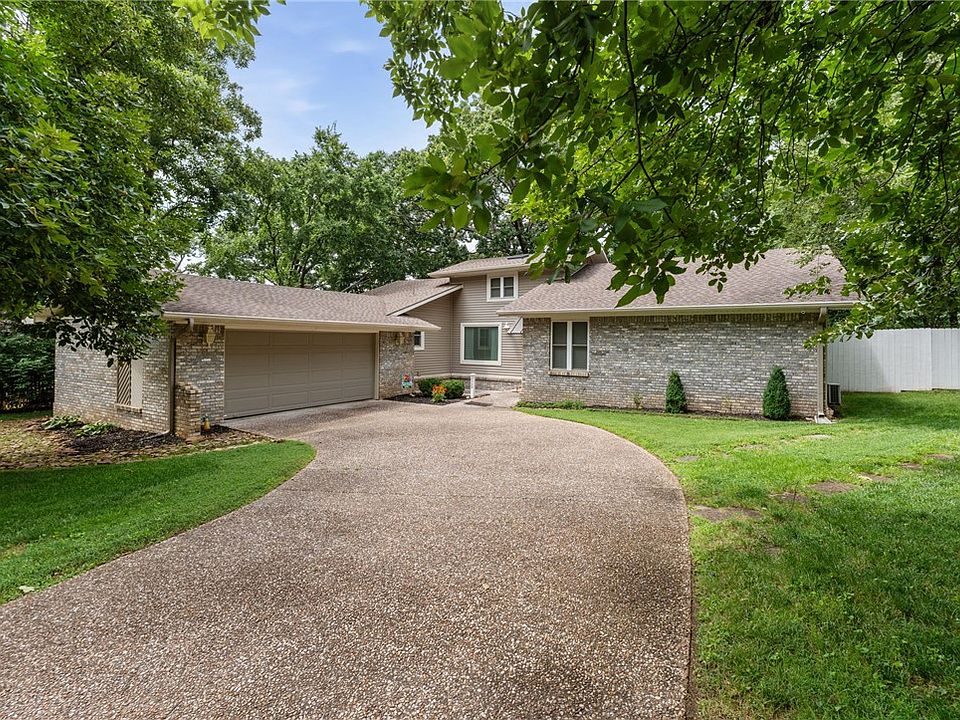 1st image of 2520 E Gentle Oaks Ln