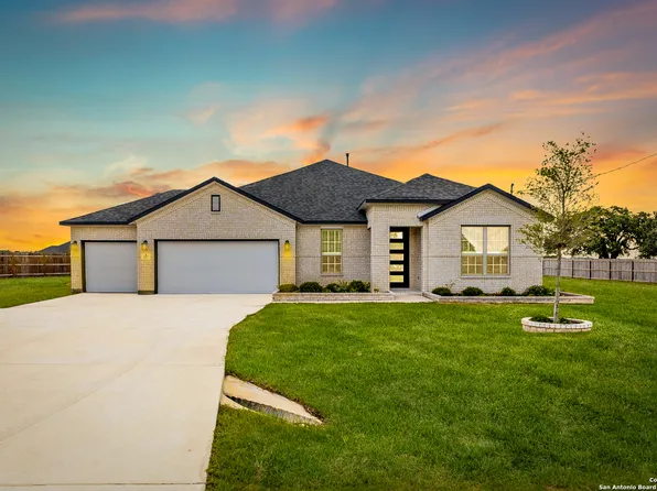 127 Arched Oak, Floresville, TX 78114