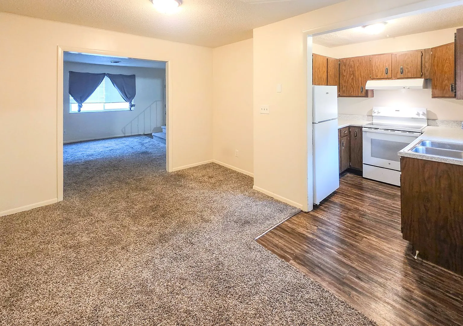West Knoxville 37919 - Charming Townhome in West Knoxville! Available Now! 2 Bedroom, 1.5 Bath. — Photo 4