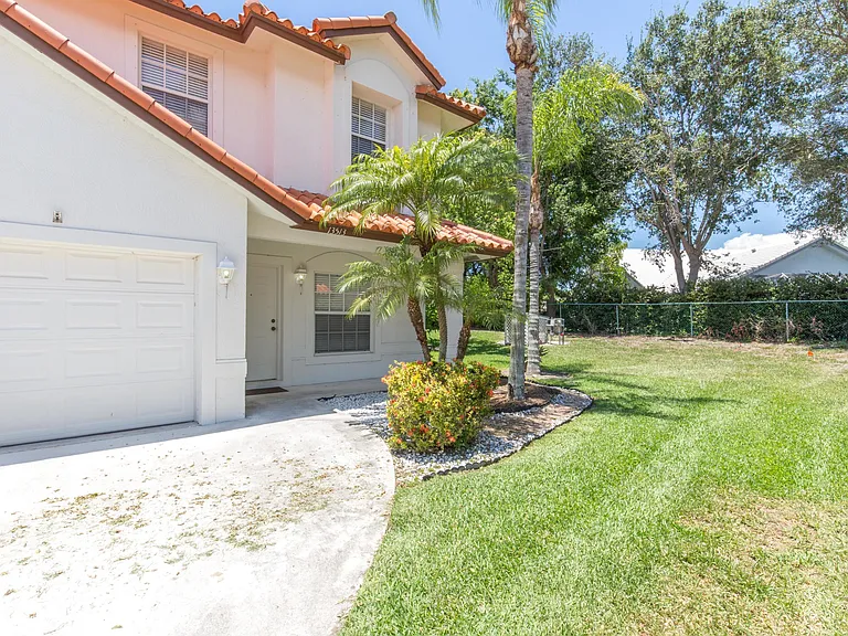 13513 Fountain View Blvd — Photo 19
