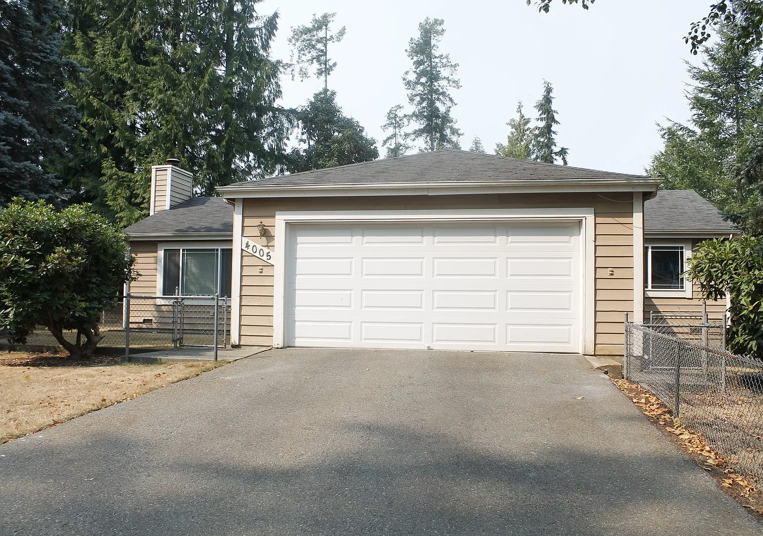 Conifer Park Three Bedroom for Rent! Available Now! Huge, Fully Fenced Yard! — Photo 1