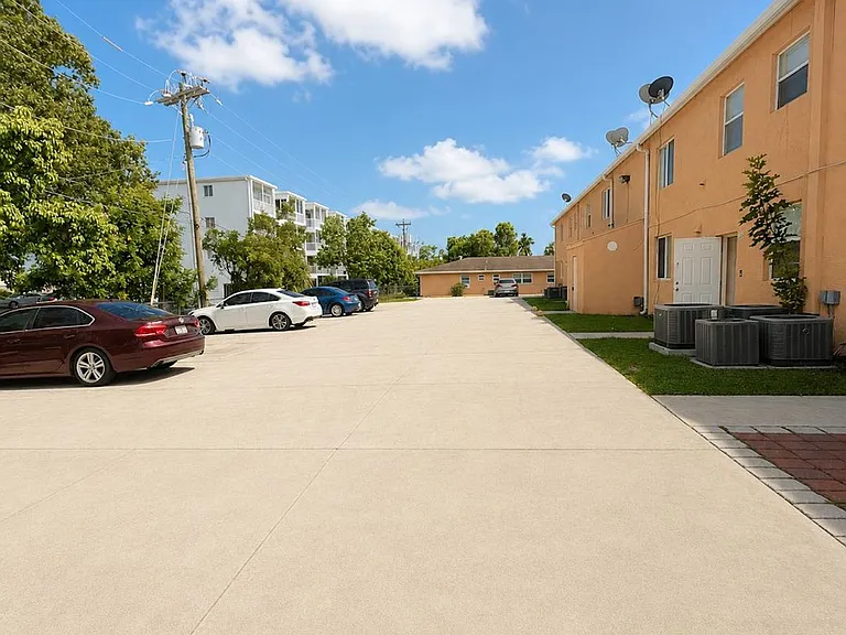 4903 York St — Photo 12