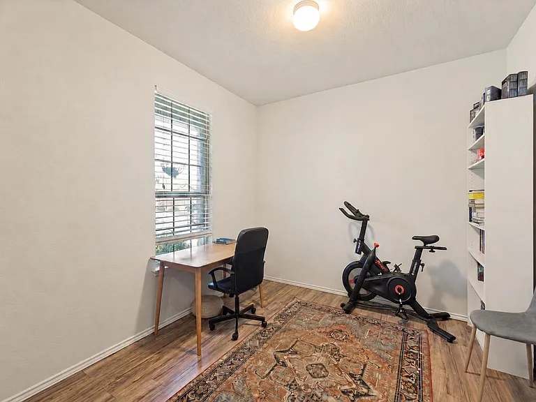 6909 Longford Trl — Photo 11