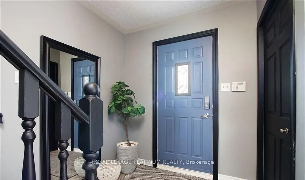 3 bed, $2,300 — Photo 2