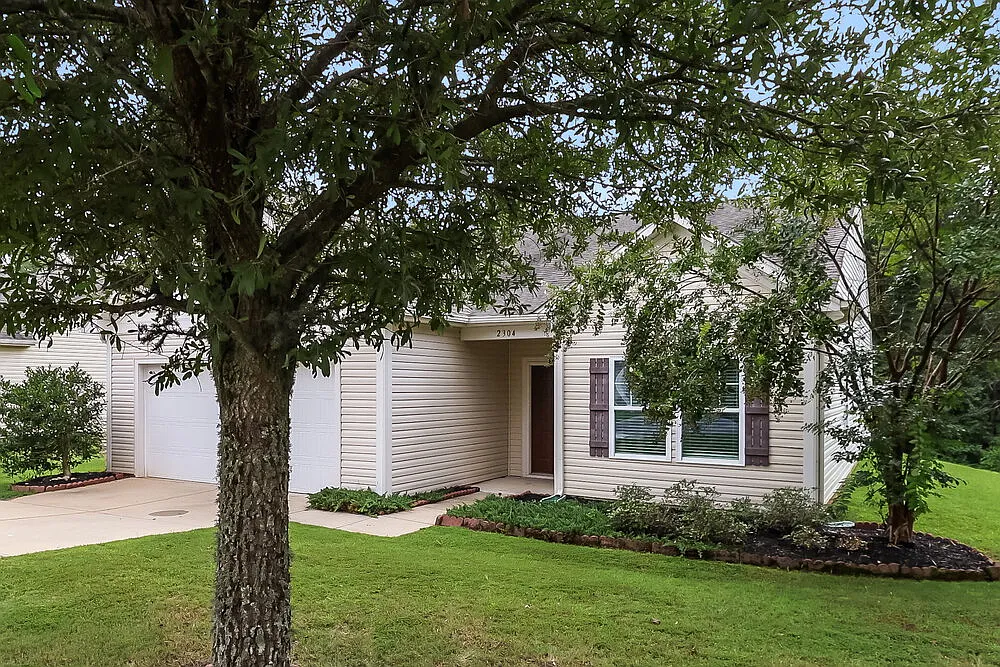 3 bed, 2.0 bath, 1681 sqft, $2,070 — Photo 3