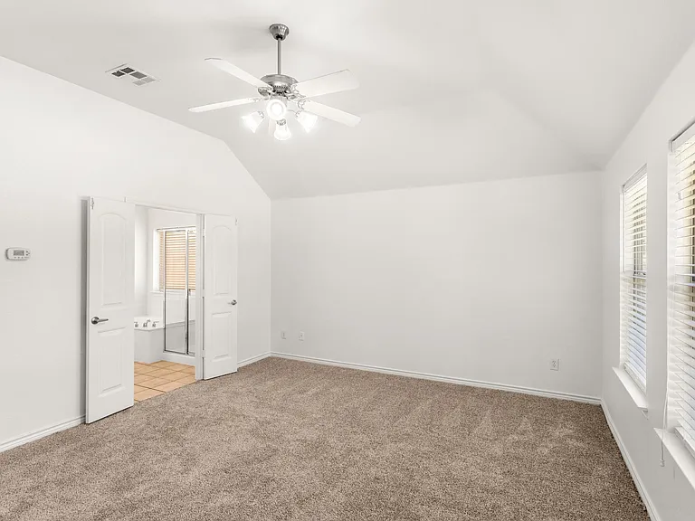8200 Hitching Trl — Photo 17