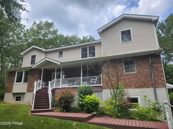 216 Comstock Dr, Lords Valley, PA 18428