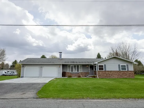 330 Johnson St, Edmore, MI 48829