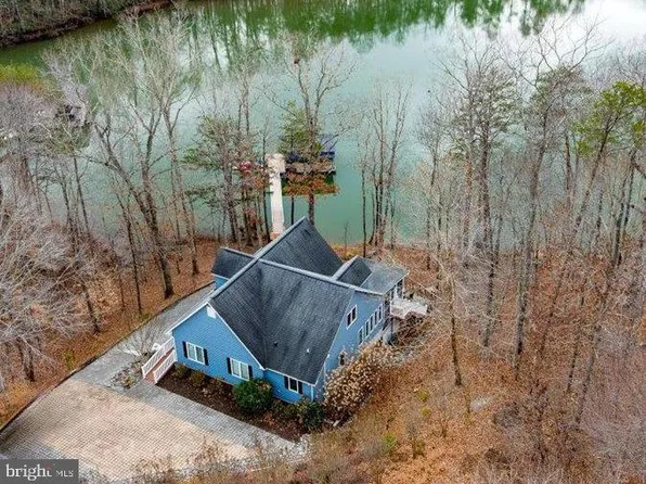 1765 Heron Pointe Dr, Gretna, VA 24557