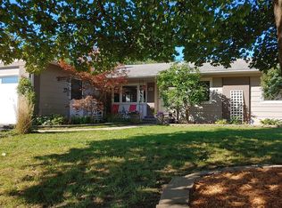 49 Kenilworth Ave, Elk Grove Village, IL 60007