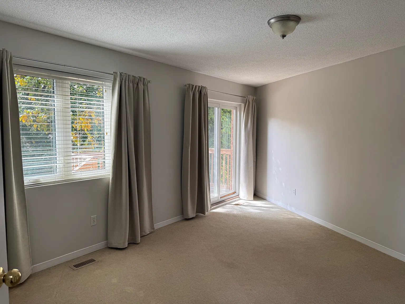2 bed, 600 sqft, $2,280 — Photo 3