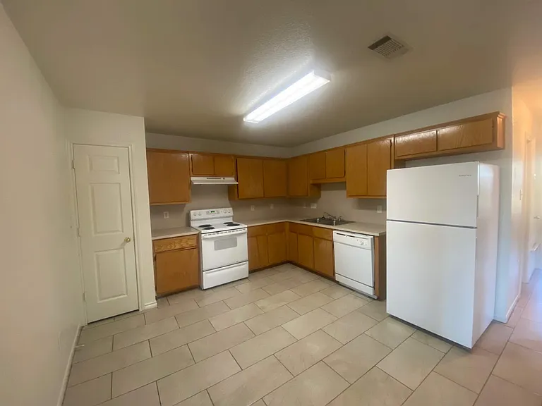 103 Castellon Ct — Photo 7