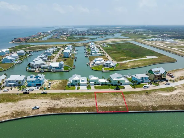 1038 N Isle Dr, Rockport, TX 78382