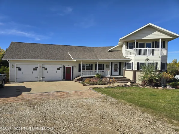 525 River Dr, Dickinson, ND 58601