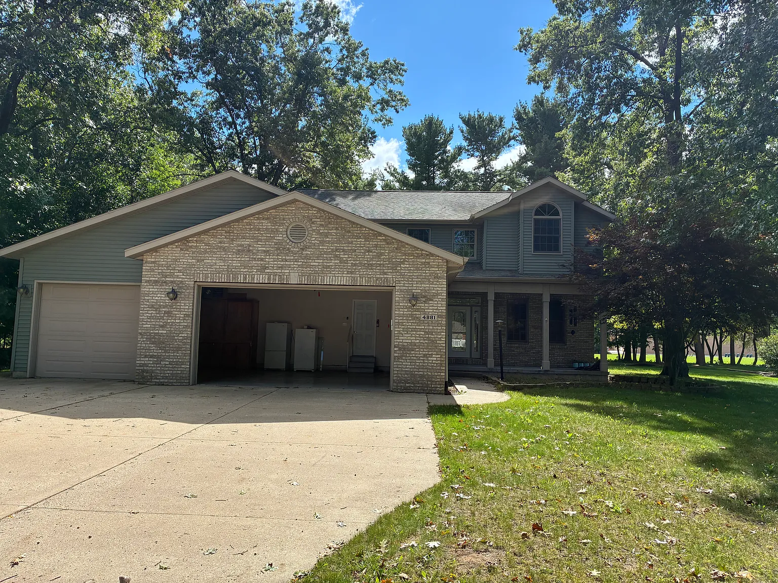 5 bed, 3342 sqft, $2,800 — Photo 1