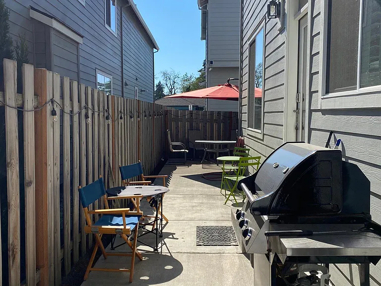 7920 NE Schuyler St — Photo 16