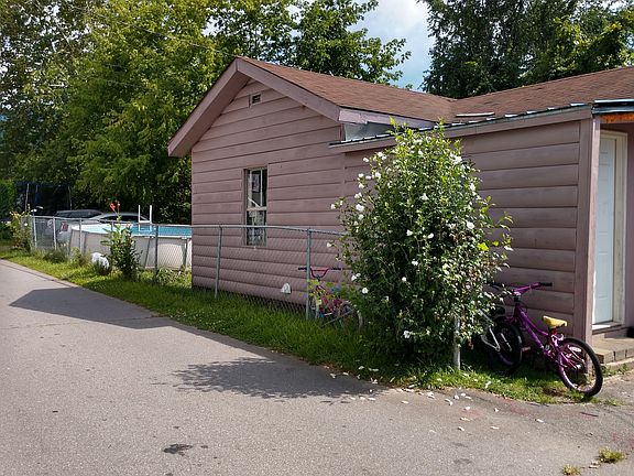 4th image of 422 Riverbend St