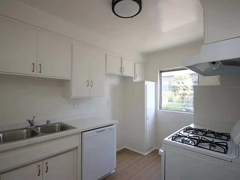 526 W Huntington Dr #J — Photo 9