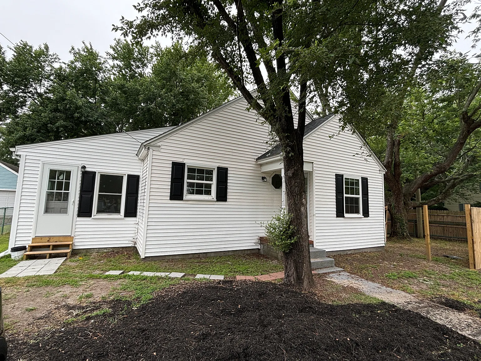 3 bed, 900 sqft, $1,700 — Photo 2