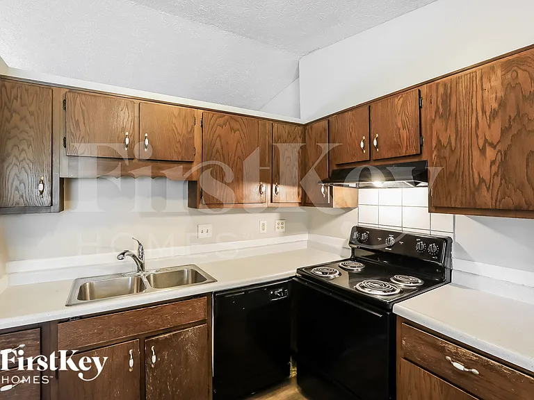 5607 Northport Dr — Photo 6