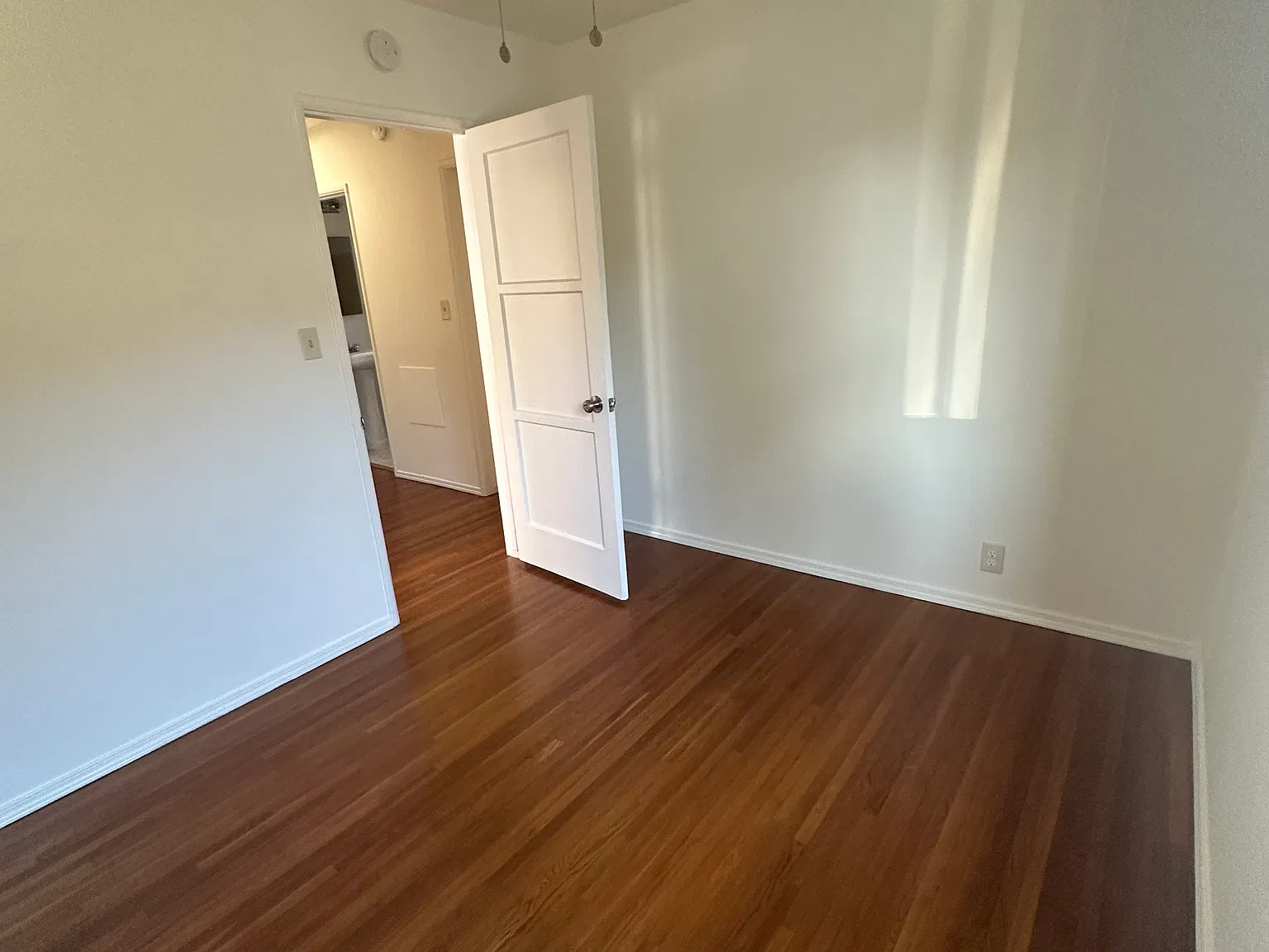 5616 Huddart Ave — Photo 4