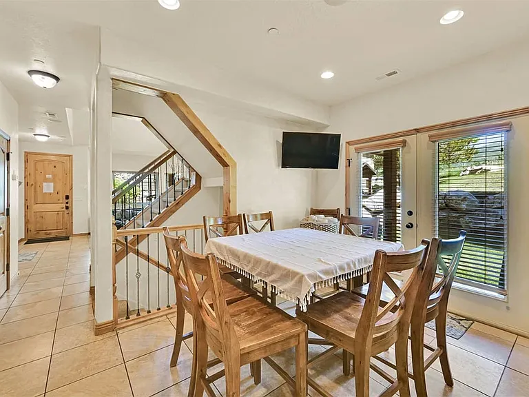 5176 E Fairview Loop #1 — Photo 4